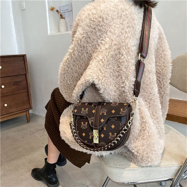 

feeling female new fashion messenger student version versatile saddle women's design purses online
