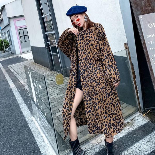 Trincheira feminina Coats 2022 Spring Streetwear Leopard Corduroy Long Women Women Loose Plus Size Size Feminino Autumn All-Match Outerwear FY68