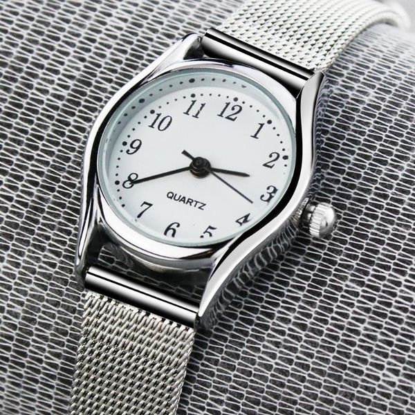 Нарученные часы 2022 Женщины маленькие часы модные повседневные серебряные серебряные сетчатые сетки браслеты Ladies Watch Klok Stocks