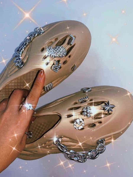

slippers summer women designer charms beach sandals non slip cutout shoes men casual platform slipper fashion rhinestone clogs slides 220708, Black