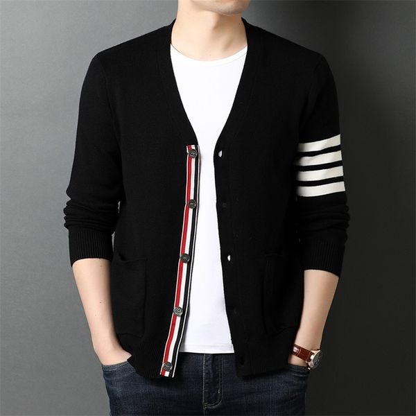 

grade autum winter brand fashion knitted men cardigan sweater black korean casual coats jacket mens clothing s3xl 220811, White;black
