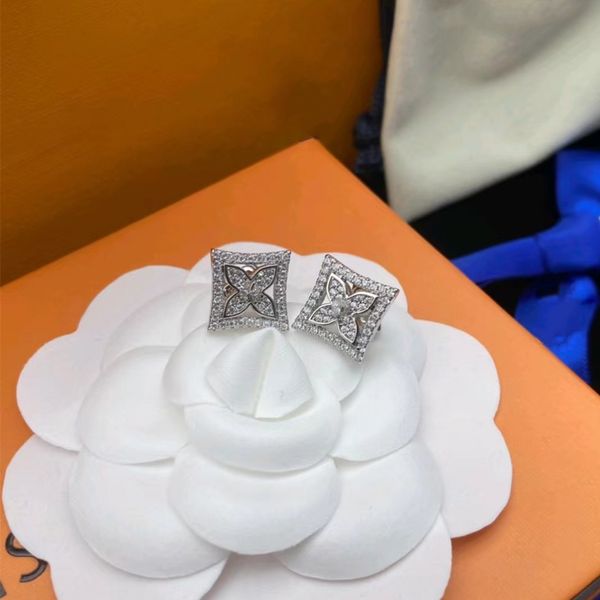 

new fashion ladies designer earrings with diamond flowers clover earrings festive gifts for women, Golden;silver