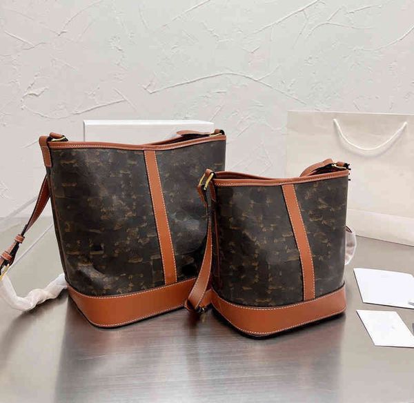 

2023 early spring catwalk triumphal arch triomphe bucket bag single shoulder diagonal c