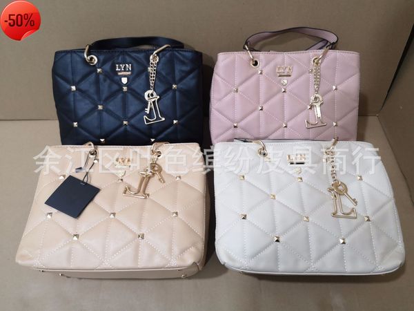 

fashion luxury designerlyn rivet diana diagonal leisure bag