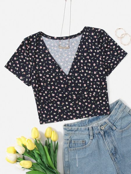 

ditsy floral surplice neck tee a9io#, White