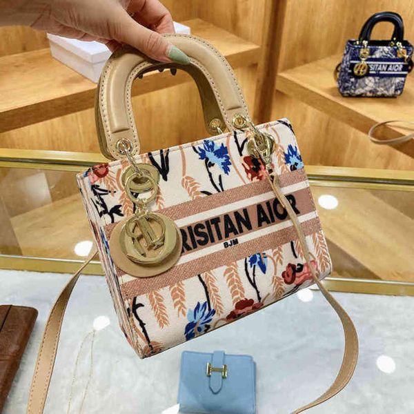 

2022 new designer luxury bags spring large capacity love graffiti diana personalized handbag high-end single female messenger