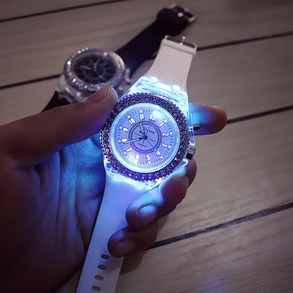 Avanadores de punho que vendem promoção de moda Genebra LED Men Light Quartz Watch Ladies Women Silicone Wristwatch Relogio feminino Relojeswatchwatch