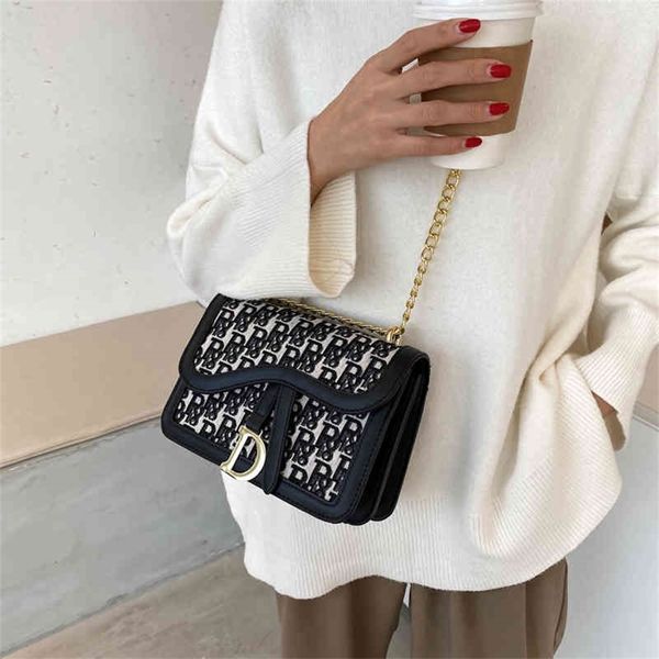 

new female fashion personality single city simple chain messenger small square design purses online