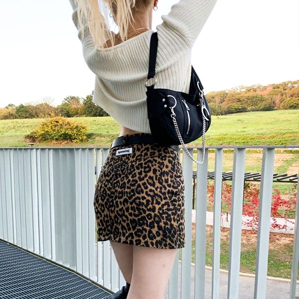 

spring and summer underarm bag fashion chain handheld shoulder baguette bag
