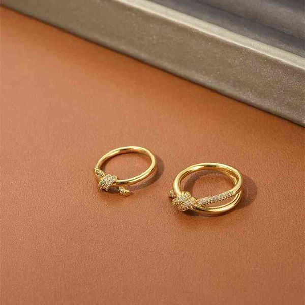 

ft22 gu ailing's same knot cross ring hs high sense of simplicity nd fshion. it's new 18k rel gold dimond, Golden;silver