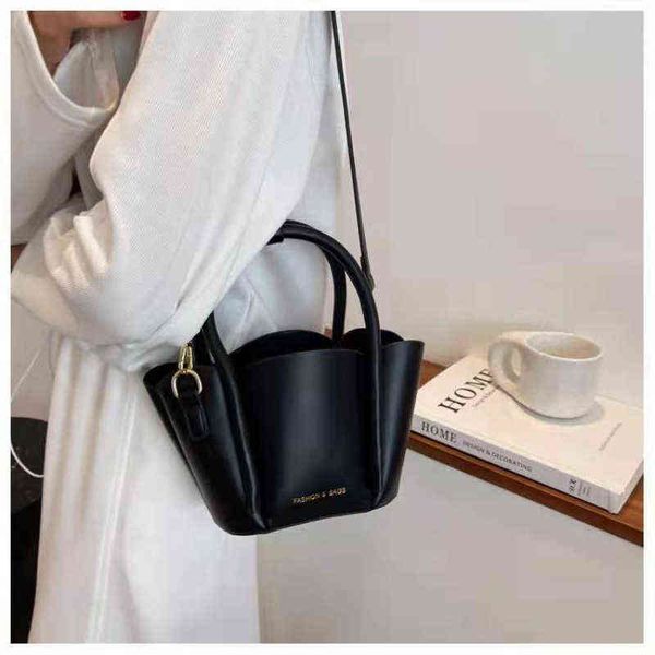 

2022 new ladies large capacity ladies handbag solid color leather shoulder shopping bag designer sac a main handbag y220421