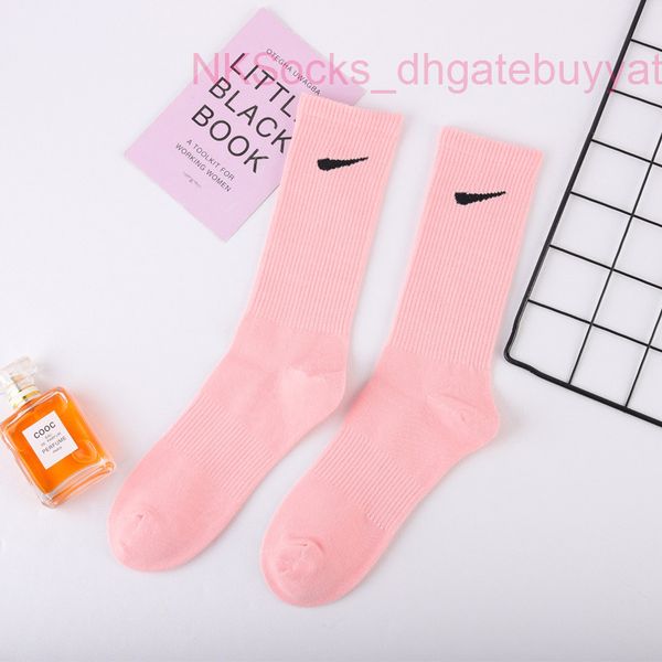 

classic men's fashion hook brand socks middle tube sports moisture absorption sock casual men women luxury wear medium short sportsocks, Black