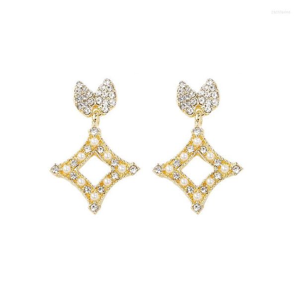Brincos de arco de moda de alto senso Brincos de charme de cristal Rhombus Dangle for Women Girls Chic Party Jewelry Gift 2022 Chandelier