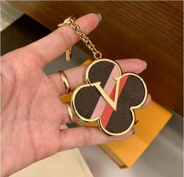 

four-leaf keychains lucky clover car key chain rings accessories fashion pu leather keychain buckle for men women hanging decoration with re, Slivery;golden