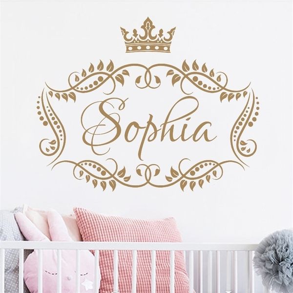 Mädchen Prinzessin Krone Benutzerdefinierte Wandtattoo Vinyl Schriftzug Wandbild Schöne Mädchen Zimmer Dekor Tapeten Personalisierter Name LC1219 220621