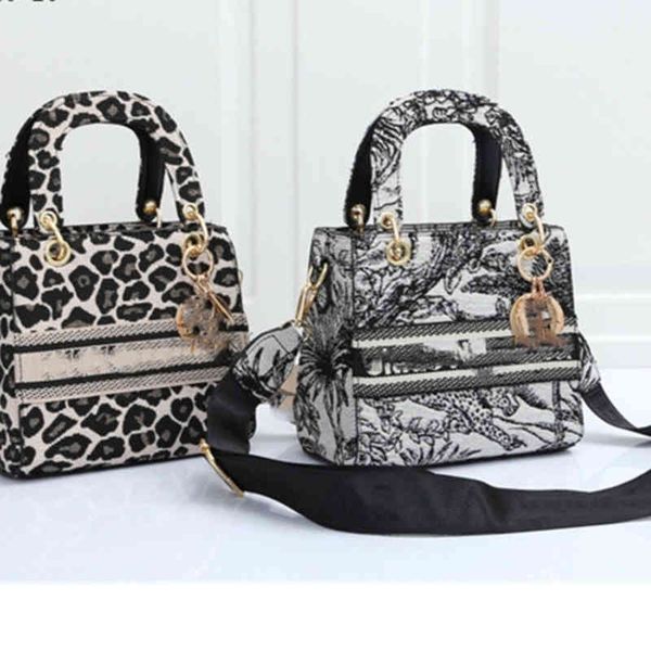

purse new version messenger leisure texture single shoulder women's hand printed bag