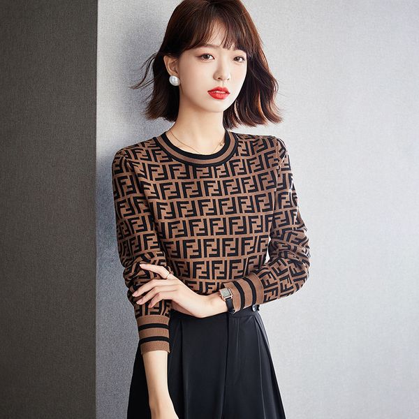 

designer japanese and korean women's design sense of minority temperament aging double f bottomed sweater in autumn winter with long sl, White