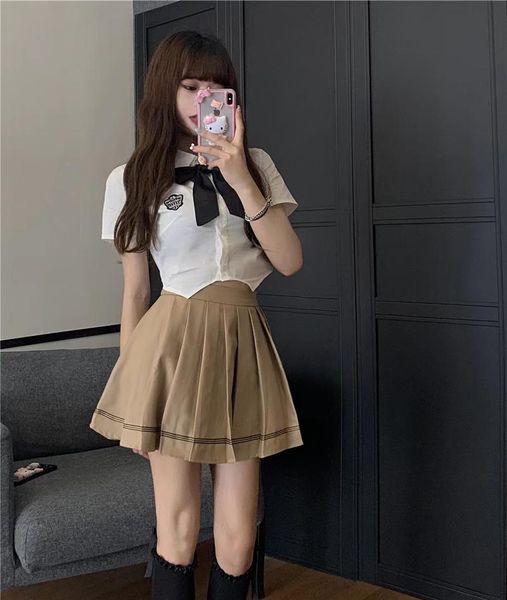 Kleidung Sets Japanisches Mädchen JK Uniform Faltenrockanzug Mode sexy College -Stil weibliche Sommer -Hemd Khaki -Rocktuch