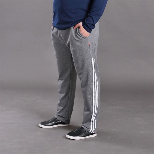 Super Loose Men calça casual marca calça reta Plus tamanho 7xl cintura elástica Bagggy jogger calça de listras laterais de faixa 201128