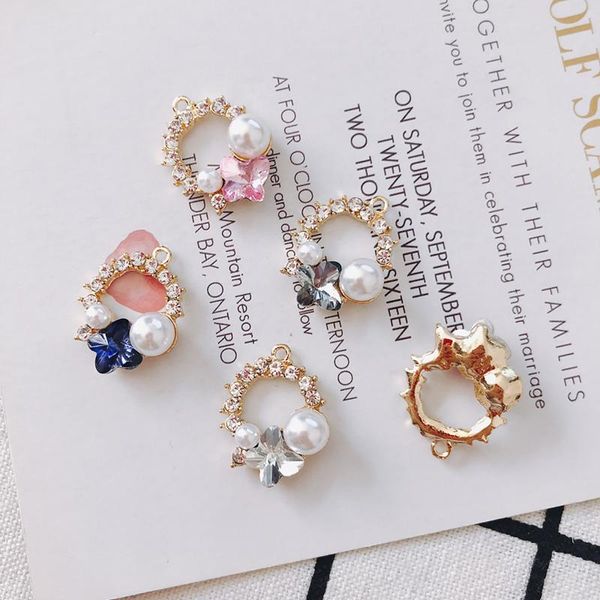 Anhänger Halsketten Doreen Box 2PCs Zinklegierung Acryl Insekt Charms Kreis Ring Weißer Schmetterling Imitation Perle Klarer Strass