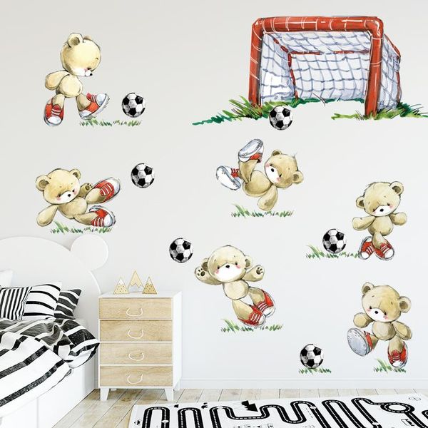 Adesivi murali Ragazzo Orso Calciatore Calcio Camera dei bambini Decalcomanie decorative Sport PVC di alta qualità NESSUN DANNO