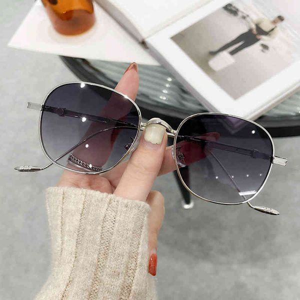 

2022 new personalized flat lens brand outdoor sunglasses factory wholesale direct store, White;black