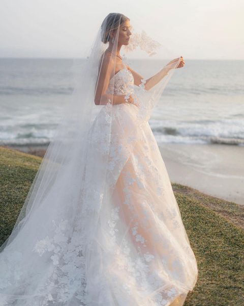 Vestidos de noiva românticos de renda 2023 Véu grátis Longo Jardim de Trein Castelo Praia Chapel Real Bride Inspiration Vibes