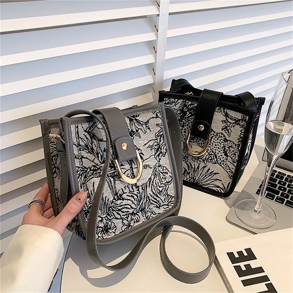 

fashion trend wind single graffiti armpit female messenger design purses online