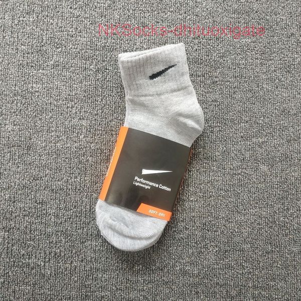 

fashion men's classic socks 3 pairs of 1 card hook brand designer versatile sports sock men women luxury wear medium short sportsocks d, Black