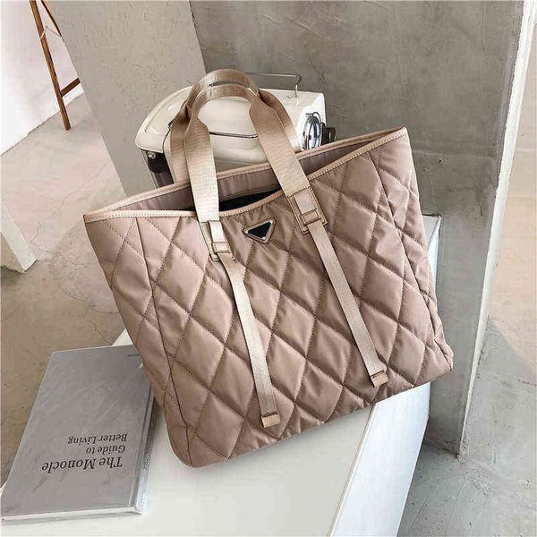 

luxury winter large shoulder bags for women 2022 trend hand bag women's black handbags and purses y220326
