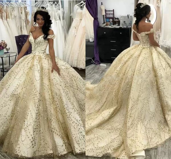 2022 Champagne Abiti Quinceanera Applique in pizzo con perline Paillettes dorate al largo della spalla Custom Made Sweet 16 Princess Prom Pageant Ball Gown Abiti 401 401