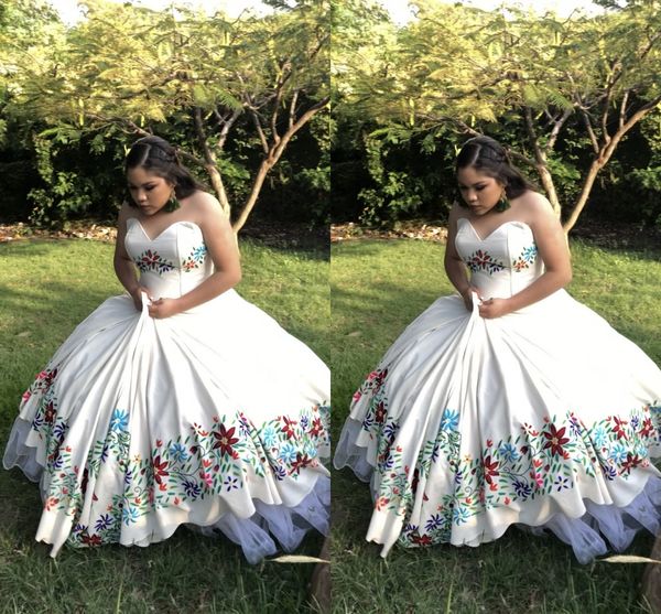 

plus size white quinceanera prom dresses colorful embroidered strapless ball gowns corset sweet 16 dress formal evening gowns outside, Blue;red