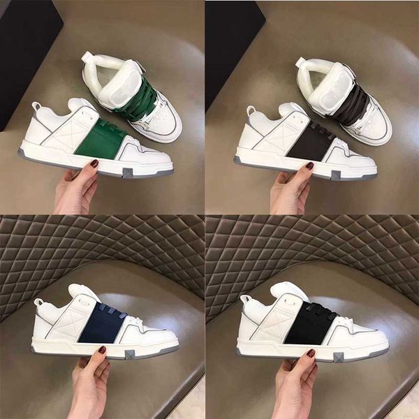 Scarpe casual di qualità di lusso da uomo versatili scarpe da ginnastica basse da uomo e da donna in pelle piatta a righe nere bianche con etichetta verde di marca