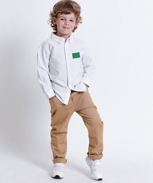 Camicie per neonati Camicie con risvolto Colore bianco Camicia a maniche lunghe con lettera di design da gentiluomo Toddlers Top per bambini Vestiti per ragazzi