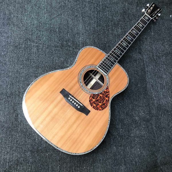 Custom OM AAAAA Tutta la chitarra acustica in legno massello di cedro Solido retro con rilegatura in abalone con battipenna e accordatore argento