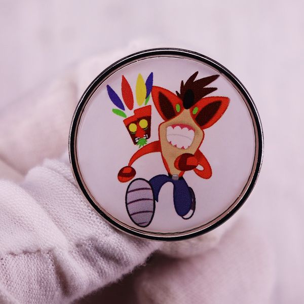 

crash bandicoot badge game brooch, Blue