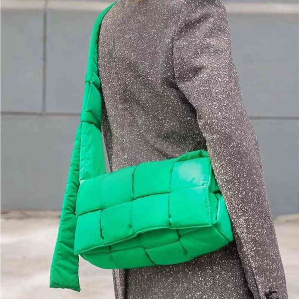 

evening bags fashion woven cotton padded women shoulder bag brands designer stuffing down crossbody for 2022 knitting handbag ins 220507