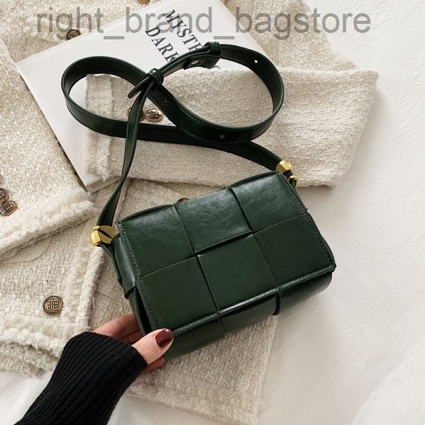 

2022 summer women mini crossbody bag brand design weave knit pu leather small shoulder bag female casual fashion messenger bag w220810
