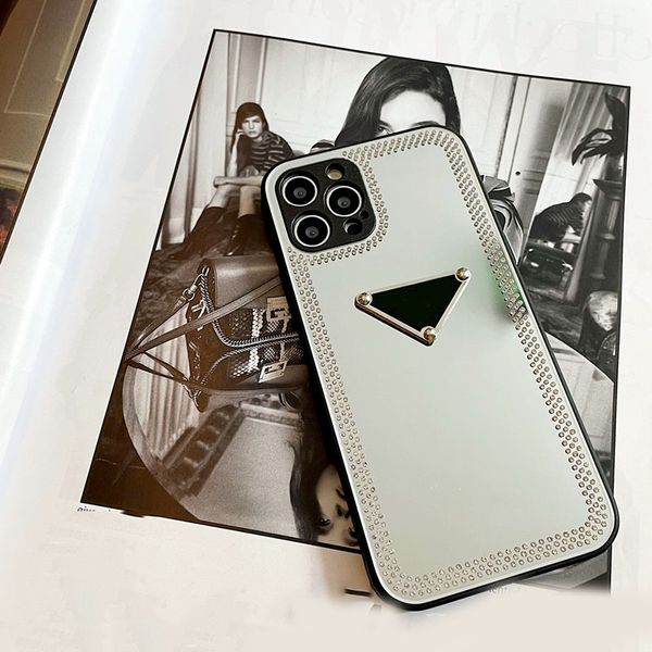 2022 Designer Diamond Phone Case para iPhone 13 Pro Max Glass para iPhone Pro Max 12 11 7 Designer P Casos de telefone do tri￢ngulo invertido D2206064Z