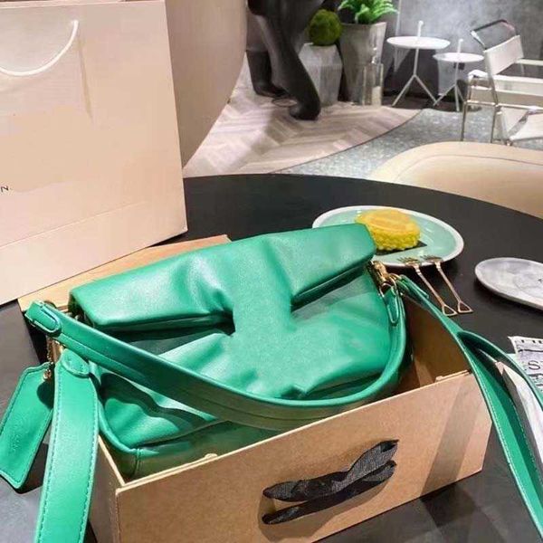 Senior Designer Ladies Cloud Bag Luxury Buckle Borsa a tracolla portatile di grande capacità St