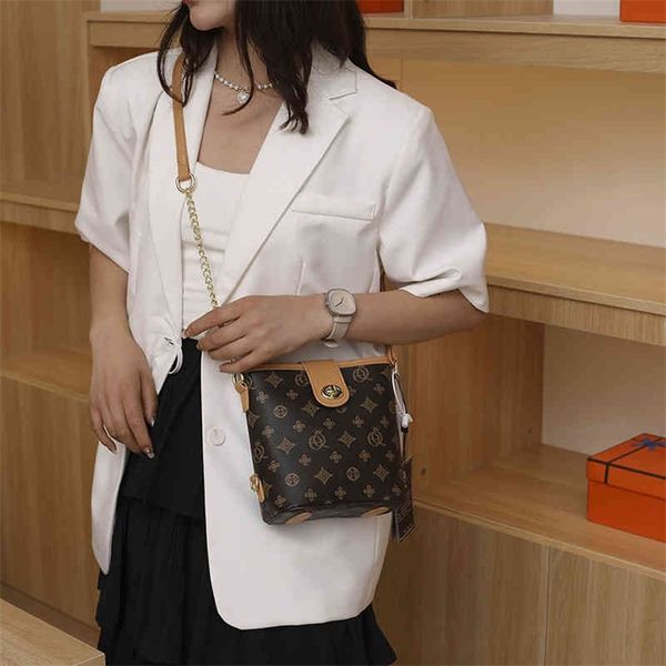 

75% off outlet store 2022 spring and summer new leisure female messenger fashion large capacity foreign style single shoulder bucket bag