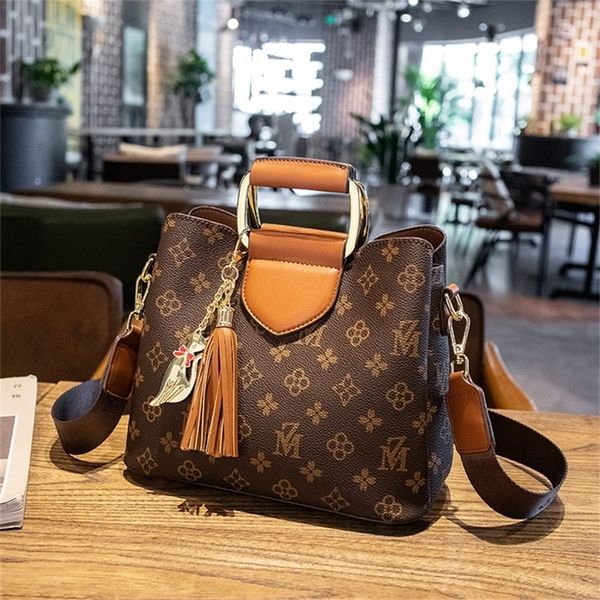 

old women's new autumn and winter large capacity advanced sense single messenger bags clearance outlet sale