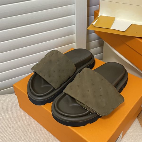 

2022 luxury l designer men women slippers sandal embossed printing pillow hook & loop slipper mule summer flat heel slides flip flops beach, Black
