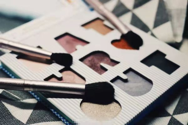 

have in stock fashiona beauty items 9 color eyeshadow palette letter eye shadow with mirror 1pic