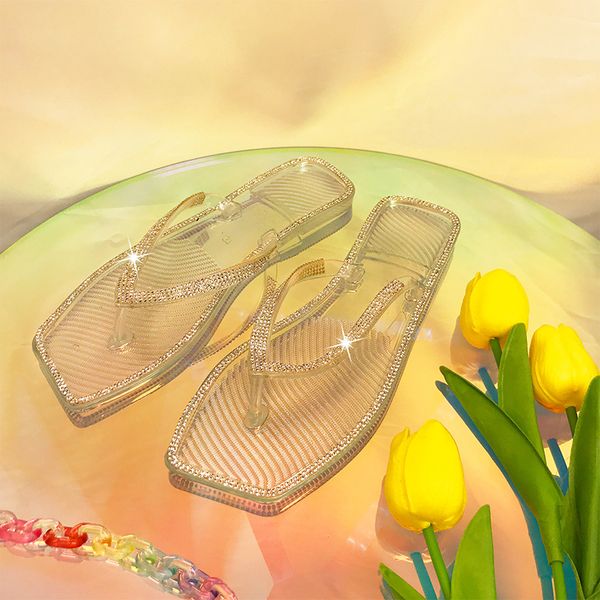 2022 Slippers femininos novos dedos de shinestone dedos de fundo liso lascas de cristal transparente lampes folhas de desgaste externo desgaste