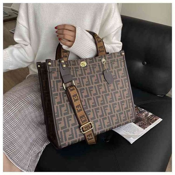 

this year's popular small super fire women's autumn and winter new fashion sense foreign style large capacity tote design purses o