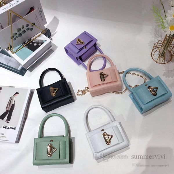 

2022 girls stone grain jelly handbags kids metals triangle buckle chain one-shoulder bag lady style children pvc messenger bags mini purse q, Black