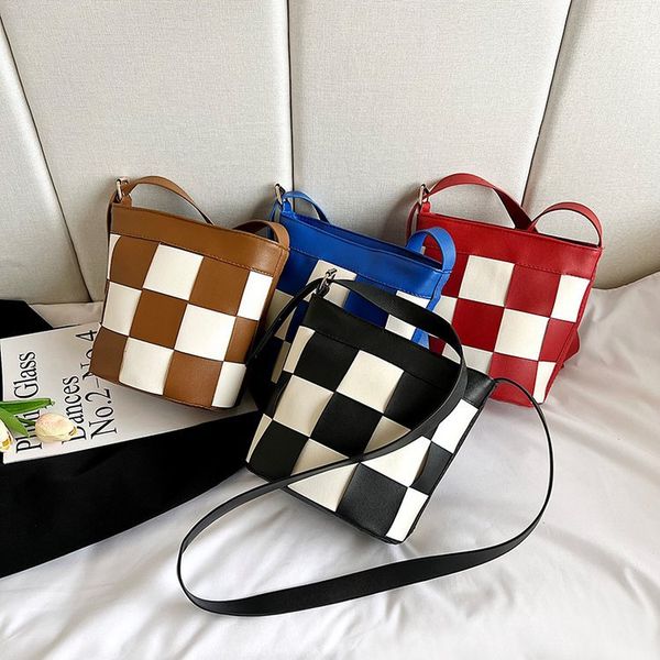 

2022 new all-match fashion one-shoulder bucket bag niche design portable messenger bag