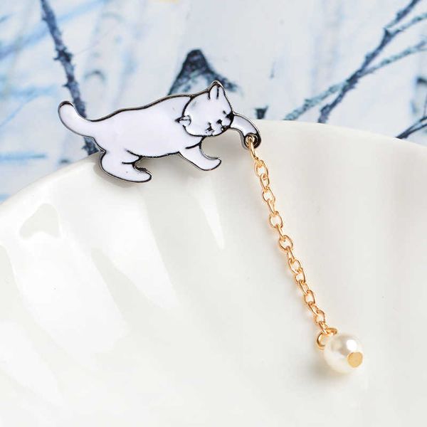 

jewelry cartoon cat brooch pearl alloy painting oil small brooch collar pin, Gray