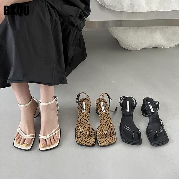 Sandalet Tasarımı Yaz 2022 Kadın Tanga Leopar ayak bileği kayışları bayanlar orta topuklu pompalar dar bant ayakkabıları zarif elbise fashionsandals